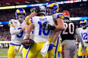 Cooper Kupp og Los Angeles Rams feirer touchdown mot Cincinatti Bengals.